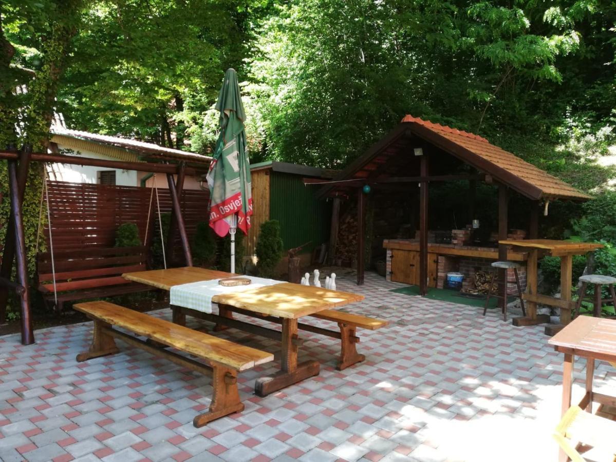 Holiday Home Mreznica Gornji Zvečaj Kültér fotó